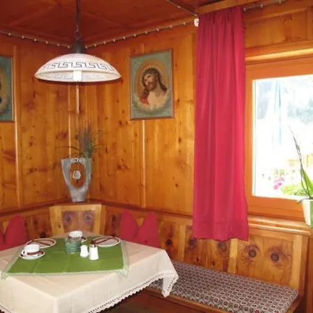 Konukevi Haus Leo 3*