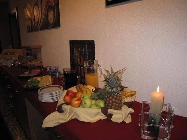 Haus Leo بيت ضيافة 3*